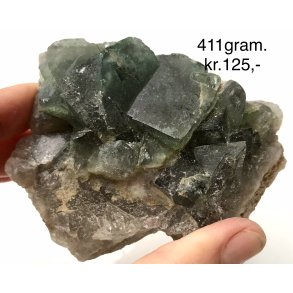 Grn flourit kubus klynge. 411gram. 