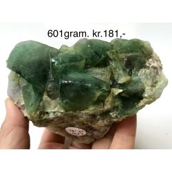 Grn flourit kubus klynge. 601gram. 