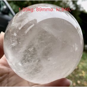 Stor bjergkrystal kugle 1,05kg. 89mm
