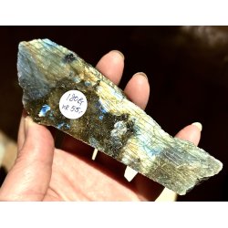 Labradorit 1/2 poleret og 1/2 r�, 180gram. 