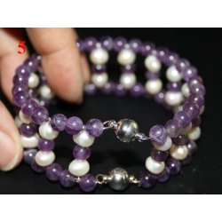 lilla krystal og ferskvands perler armb&aring;nd