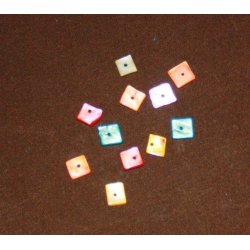 regnbue perlemor, 8x8mm firekant,  80cm lang.