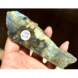 Labradorit 1/2 poleret og 1/2 r�, 180gram. 