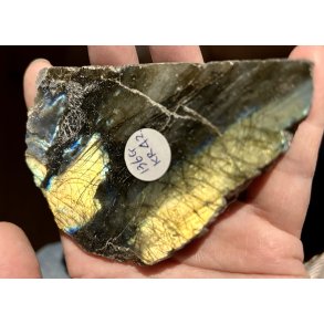 Labradorit 1/2 poleret og 1/2 r�, 136gram. 