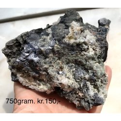 Kvarts, Galena, Dolomit og chalcopyrit. 