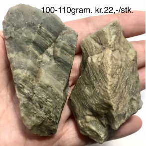 Natur r grn rutilkvarts. 100-110gram
