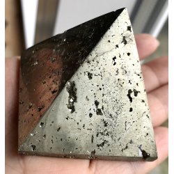 Pyrit pyramid 232gram. 