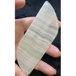 Calcit gua sha. Ca. 4x11cm