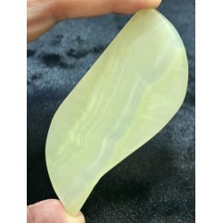 Calcit gua sha. Ca. 4x11cm