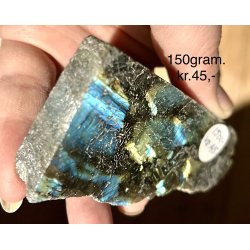 Labradorit 1/2 poleret og 1/2 r�, 150gram. 