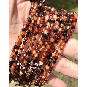 Silke agat perle.  4mm. Ca.38cm. 
