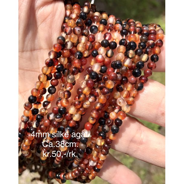 Silke agat perle.  4mm. Ca.38cm. 