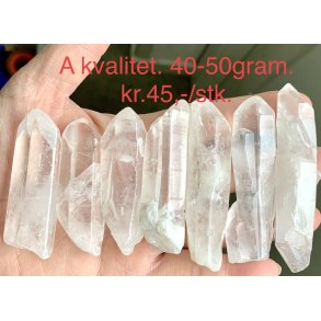 A kvalitet R slebet bjergkrystal stav, 40-50gram. 
