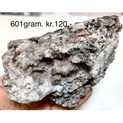 Kvarts, Galena, Dolomit og chalcopyrit.