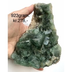 Grn flourit kubus klynge. 923gram. 