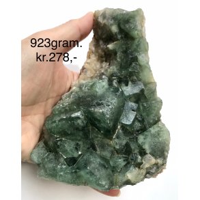 Grn flourit kubus klynge. 923gram. 