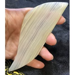 Calcit gua sha. Ca. 4x11cm
