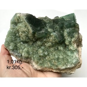 Grn flourit kubus klynge. 1,01kg. 