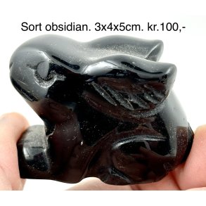 Sort obsidian, 3x4x5cm. 