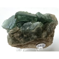 Grn flourit kubus klynge. 322gram. 