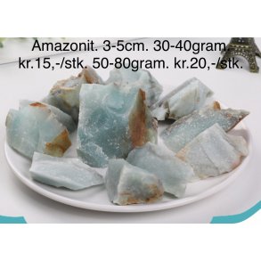 Natur r grn amazonit. 3-5cm. Ca. 50gram. 