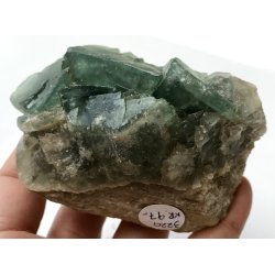 Grn flourit kubus klynge. 322gram. 