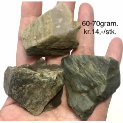 Natur r� gr�n rutilkvarts, 60-70gram. 