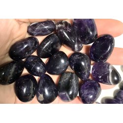 Sort / mrk ametyst lommesten. 10-15gram. 
