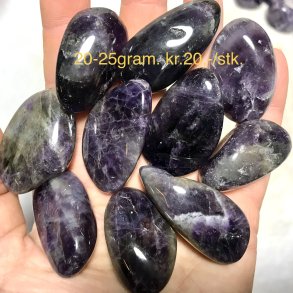 Sort / mrk ametyst lommesten. 20-25gram. 