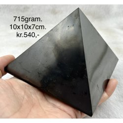 Shungit. 715gram. 10x10x7cm. 