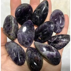 Sort / mrk ametyst lommesten. 20-25gram. 