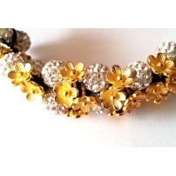 shamballa armb&aring;nd med blomster charms.