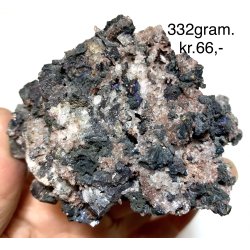 Kvarts, Galena, Dolomit og chalcopyrit.