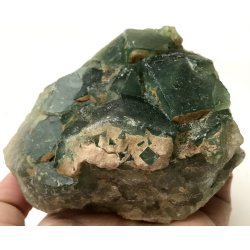 Grn flourit kubus klynge. 632gram. 