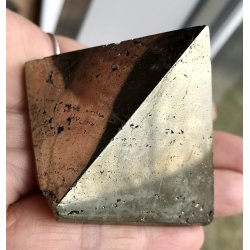 Pyrit pyramid 174gram. 