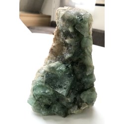 Grn flourit kubus klynge. 923gram. 