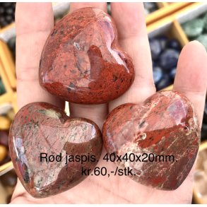 Rd jaspis hjerte. 40x40x20mm. 
