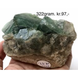 Grn flourit kubus klynge. 322gram. 