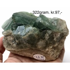 Grn flourit kubus klynge. 322gram. 