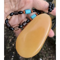 Gul honing calcit hndstykke. Ca. 200gram. 9cm