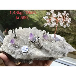 Bjergkrystal+ametyst, akvamarin+bjergkrystal tr med minerarbejde, 1,43kg. 