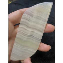 Calcit gua sha. Ca. 4x11cm