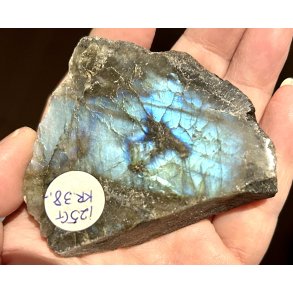 Labradorit 1/2 poleret og 1/2 r�, 125gram. 