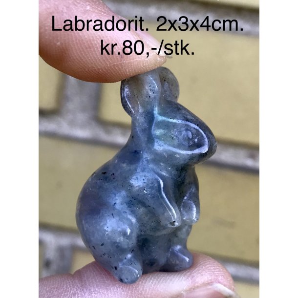 Labradorit. 2x3x4cm. 