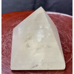 Honning calcit pyramide-3