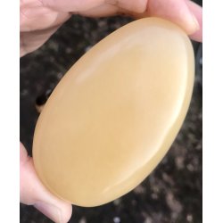 Gul honing calcit hndstykke. Ca. 200gram. 9cm