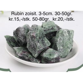 Natur r rubin i zoisit 3-5cm.  Ca. 60gram. 