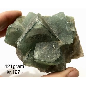 Grn flourit kubus klynge. 421gram. 