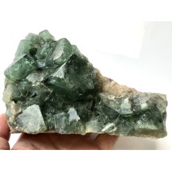 Grn flourit kubus klynge. 923gram. 