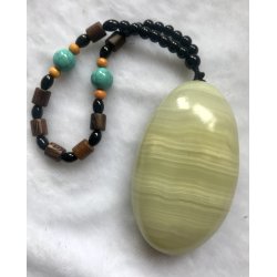 Gr�n calcit h�ndstykke. Ca.200gram. 9cm.